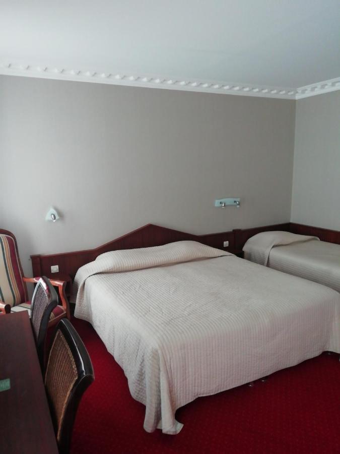 Hotel Du Manoir Tours Bagian luar foto