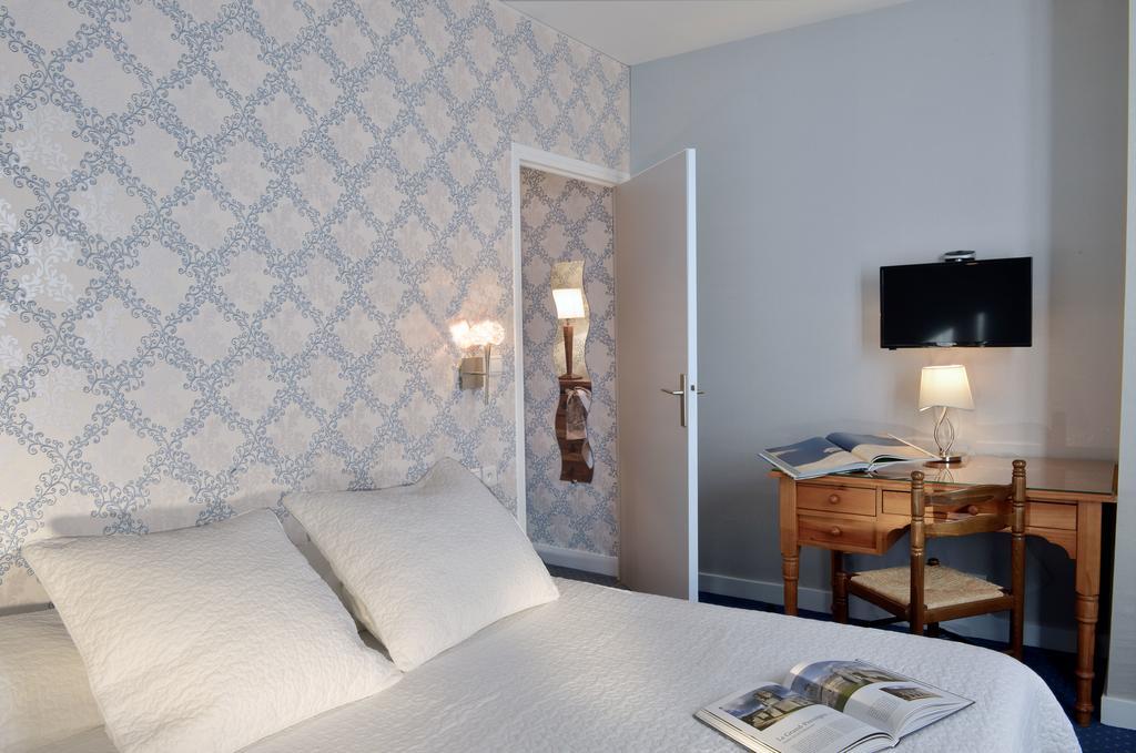 Hotel Du Manoir Tours Bagian luar foto