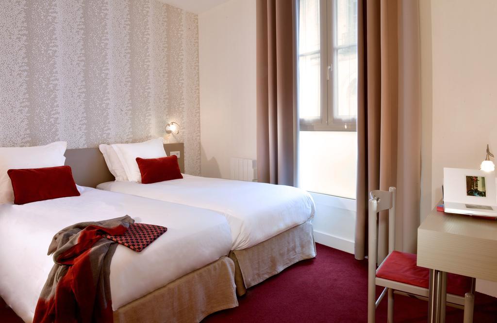 Hotel Du Manoir Tours Bagian luar foto
