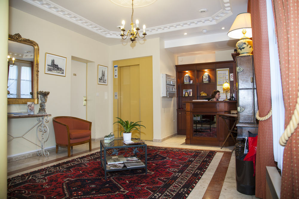 Hotel Du Manoir Tours Bagian luar foto