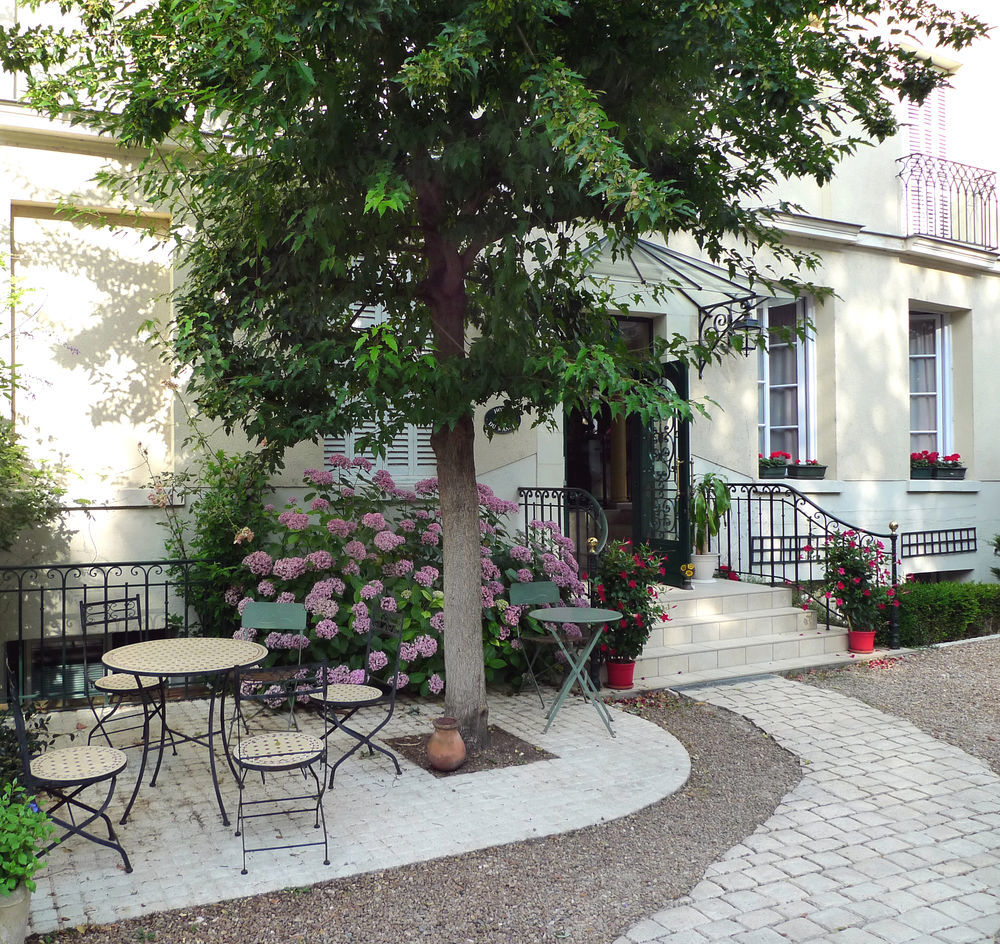Hotel Du Manoir Tours Bagian luar foto